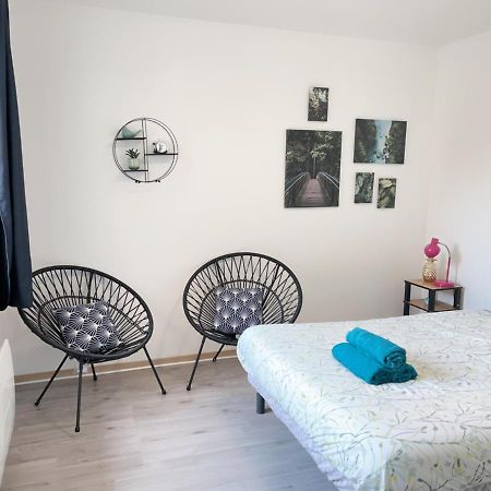 Jolie Appartement 2 Chambres 65M2 Au Centre Ville ฟอนทีเนย์-เลอ-คอมต์ ภายนอก รูปภาพ