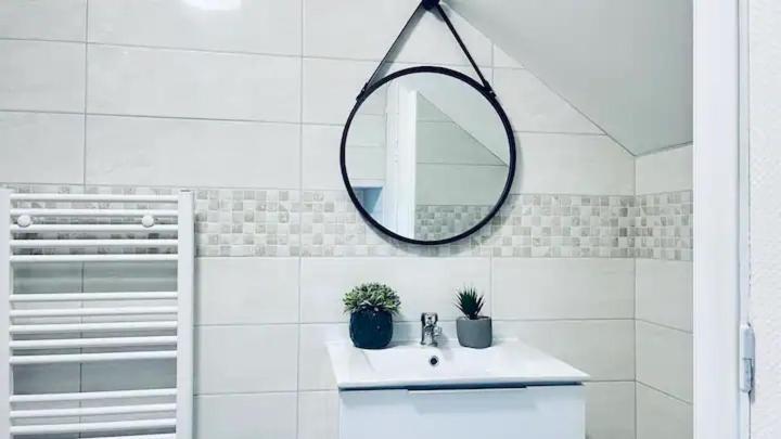 Jolie Appartement 2 Chambres 65M2 Au Centre Ville ฟอนทีเนย์-เลอ-คอมต์ ภายนอก รูปภาพ