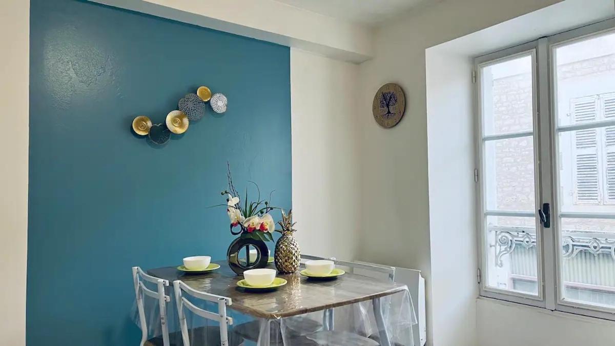 Jolie Appartement 2 Chambres 65M2 Au Centre Ville ฟอนทีเนย์-เลอ-คอมต์ ภายนอก รูปภาพ